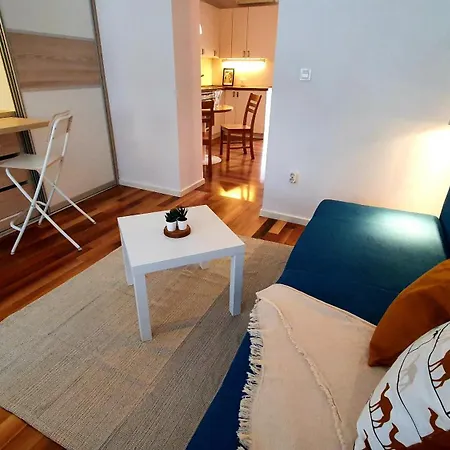 Petkovsek And בית הארחה