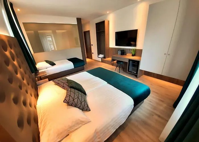 Petkovsek And Πανσιόν Λιουμπλιάνα